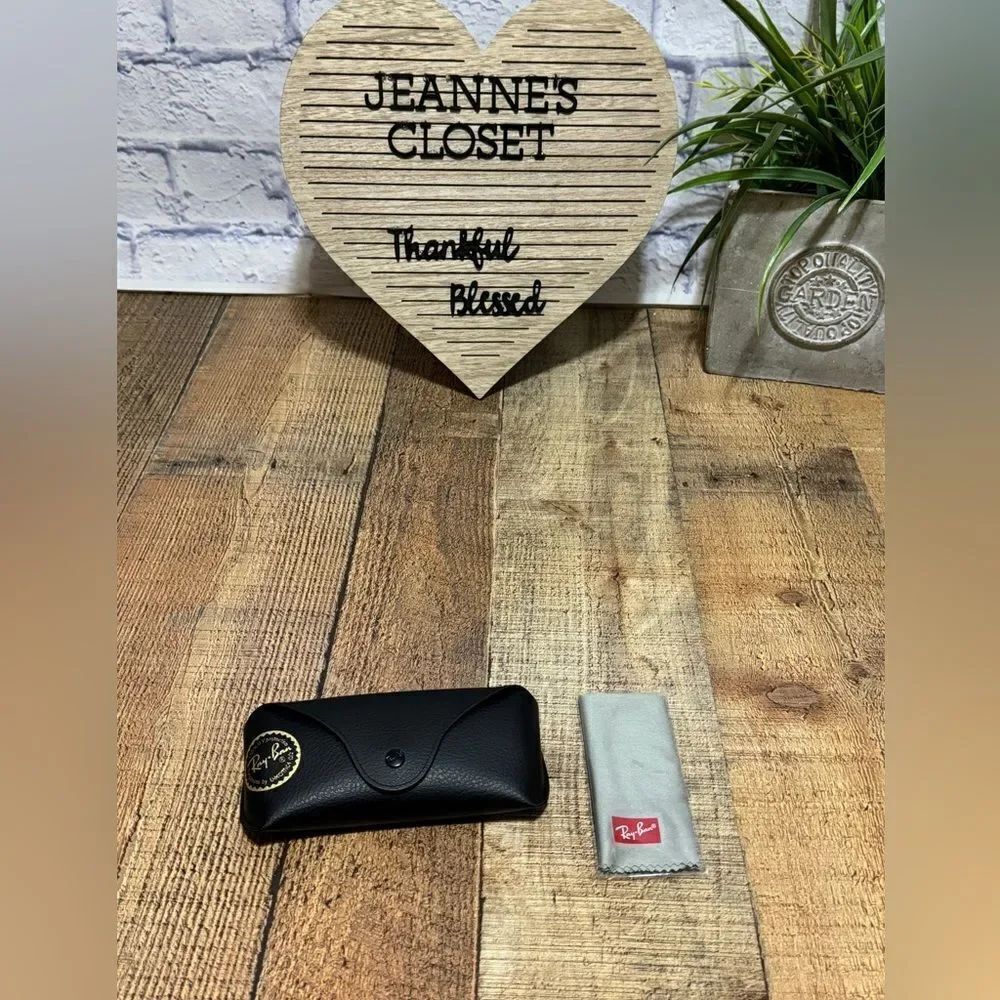 New small black pebbled leather rayban case & cloth